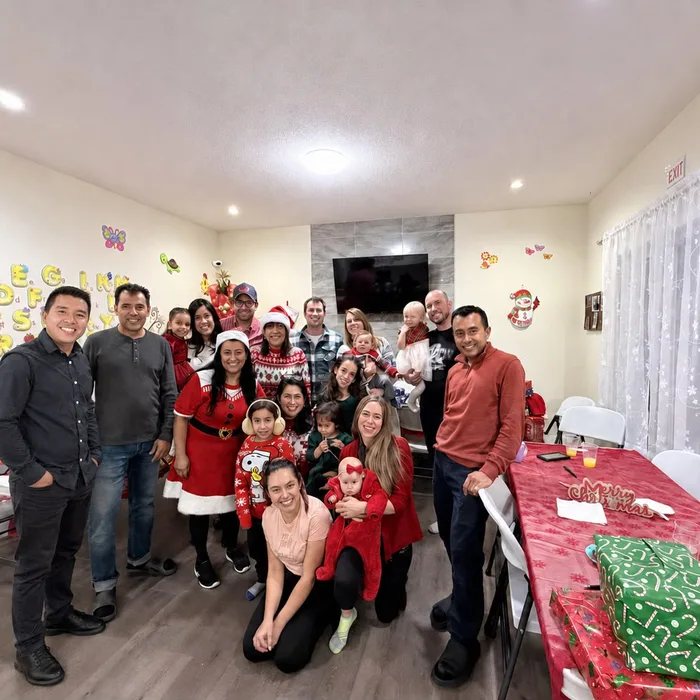 Celebración navideña con familias de Dayhome Huellas del Saber