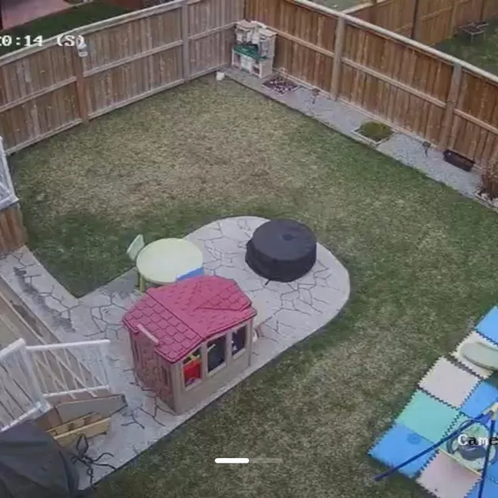 Vista aérea del patio y la casa de juegos